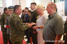 Slvnostn nstup prslunkov Generlneho tbu OS SR ku Du Ozbrojench sl SR
